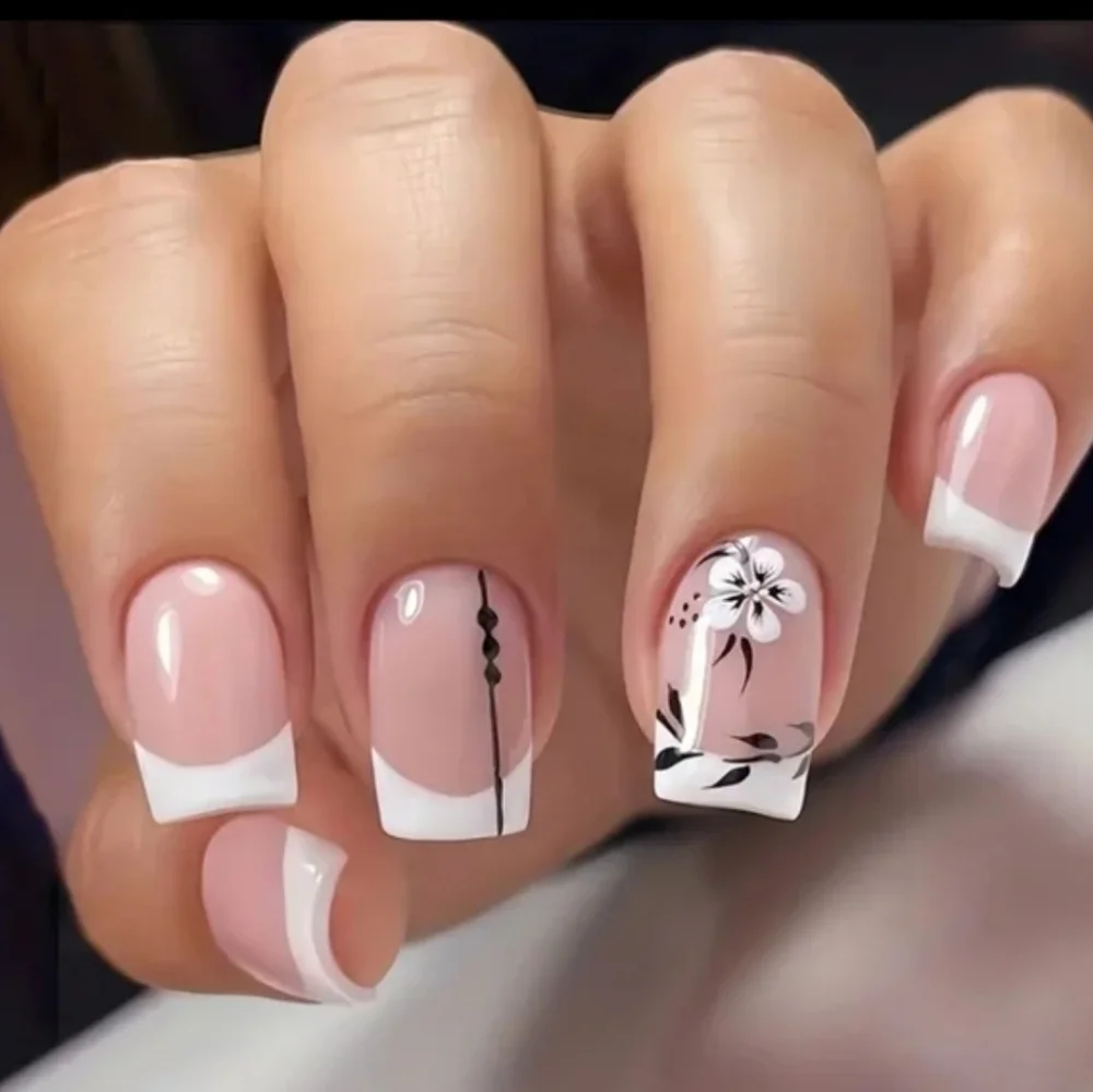 24 Pieces Fake Press On Nails
